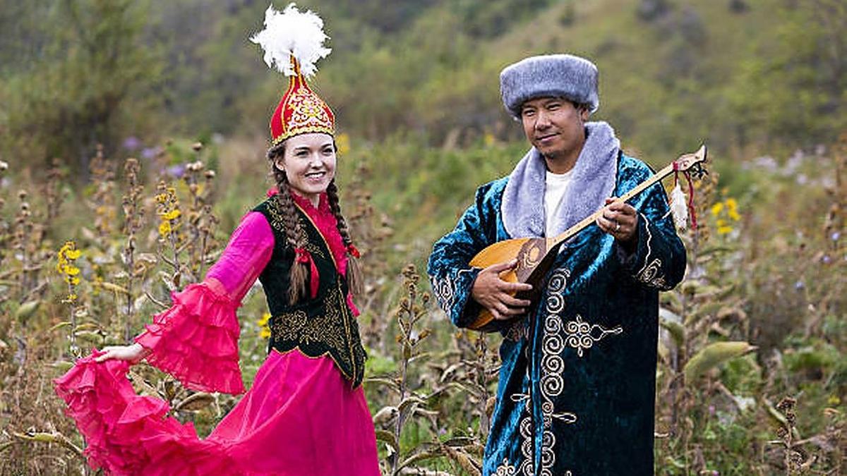 национальный казахский кстюм пара